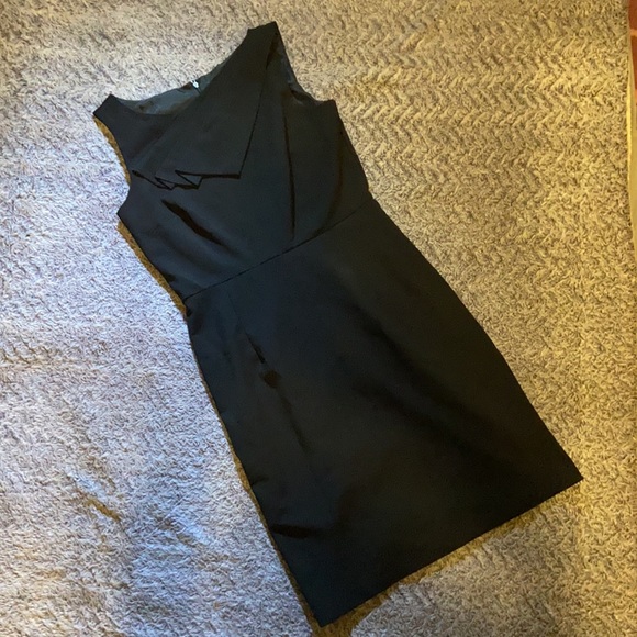 Black formal dress size 6 - Picture 4 of 16